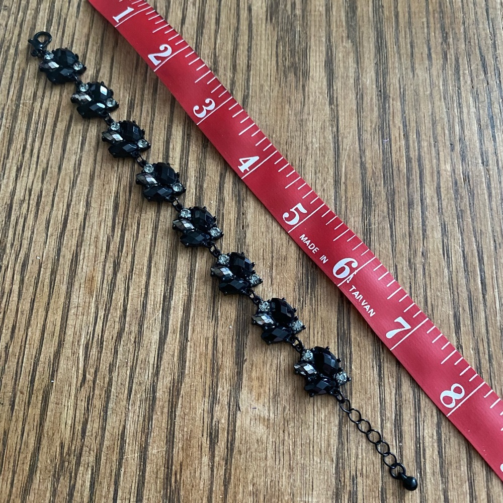 Beautiful black, gray, & silver crystal bracelet. - Picture 5 of 5